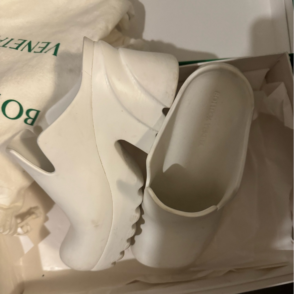 White Bottega Clogs. Size 37. Needs to be cleaned